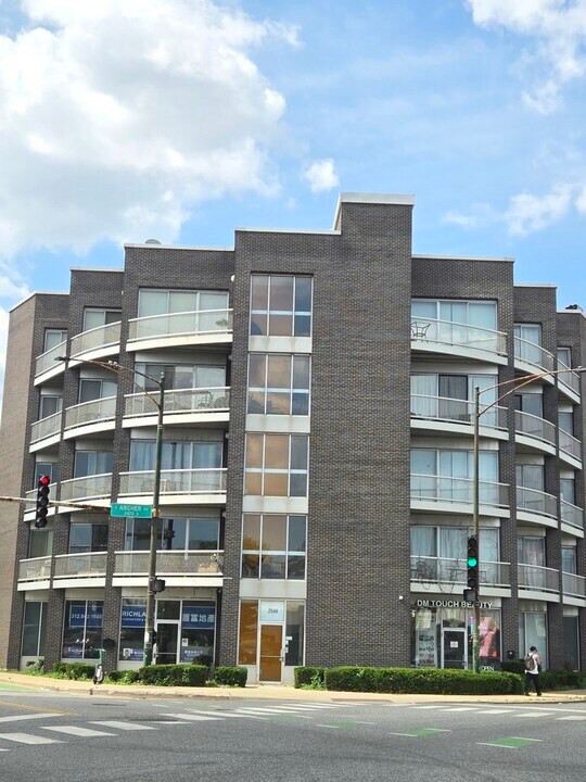 2500 S Halsted St in Chicago, IL - Building Photo