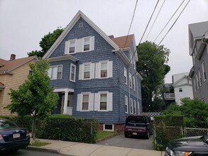 31 Maple Ave, Unit 3 in Cambridge, MA - Foto de edificio - Building Photo