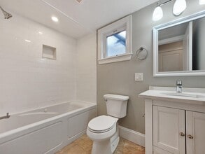 127 Shirley St, Unit 2 in Boston, MA - Foto de edificio - Building Photo