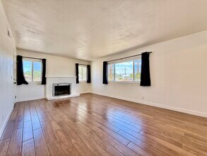 37350 50th St E in Palmdale, CA - Building Photo - Building Photo