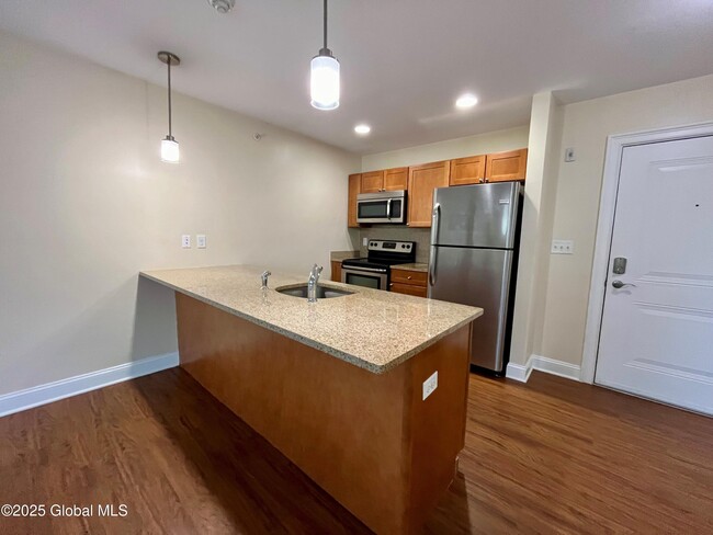 60 Weibel Ave-Unit -3HP305 in Saratoga Springs, NY - Building Photo - Building Photo
