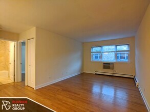 643 W Wrightwood Ave in Chicago, IL - Building Photo - Building Photo