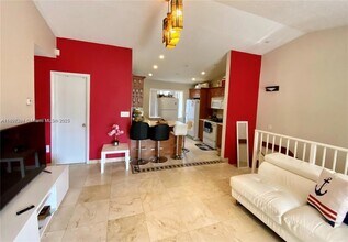8039 Lake Dr, Unit 201 in Doral, FL - Building Photo - Building Photo