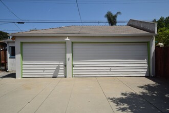 10845 Peach Grove St in North Hollywood, CA - Building Photo - Building Photo