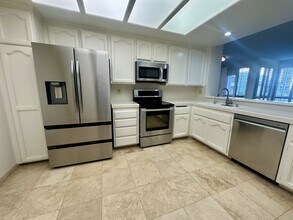 5865 Friars Rd in San Diego, CA - Building Photo - Building Photo