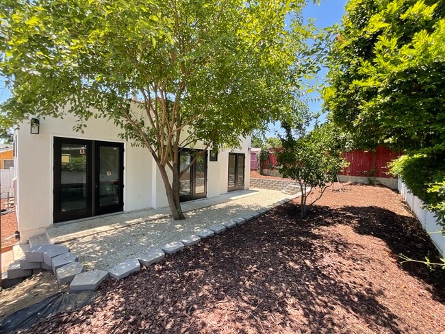 property at 3015 Warwick Ave