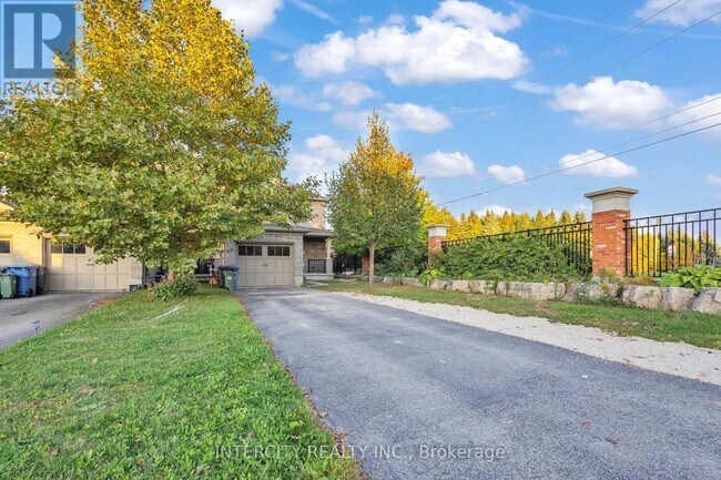51 Laughland Ln in Guelph, ON - Building Photo - Building Photo