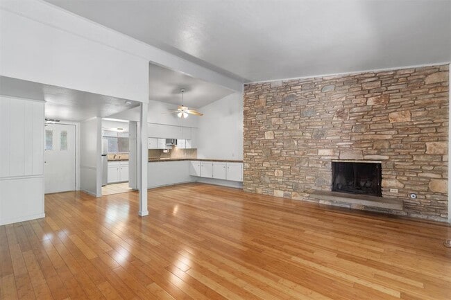 property at 1304 Mariposa Dr
