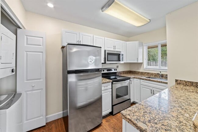 404 SE 16th St in Fort Lauderdale, FL - Foto de edificio - Building Photo