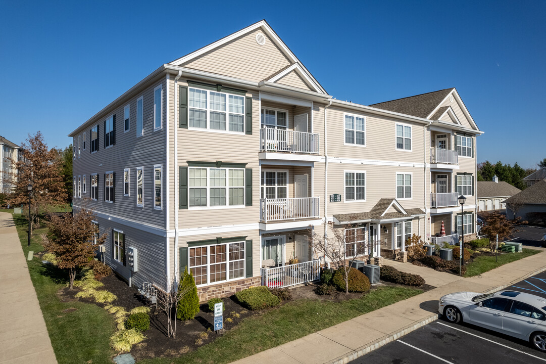 Mill Pond at Eatontown in Eatontown, NJ - Building Photo