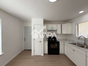 3616 Candlernoll Cir in San Antonio, TX - Building Photo - Building Photo