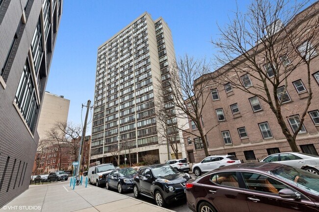 2754 N Hampden Ct in Chicago, IL - Building Photo - Building Photo