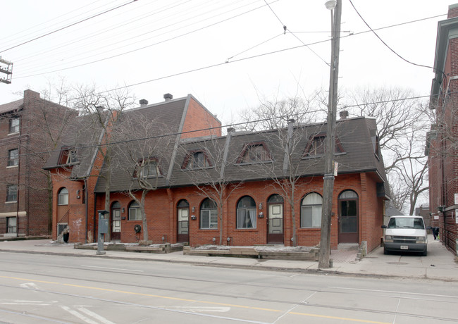 2441 Queen St E in Toronto, ON - Building Photo - Primary Photo