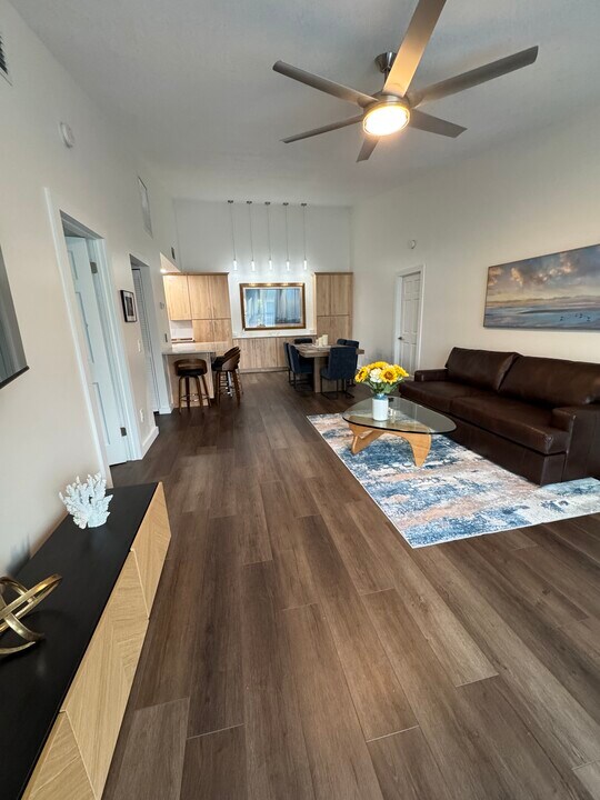 8195 SE Croft Cir in Hobe Sound, FL - Building Photo