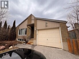 28 Mulberry Ln in Waterloo, ON - Building Photo