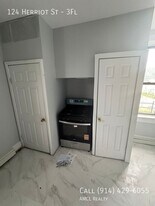 124 Herriot St in Yonkers, NY - Building Photo