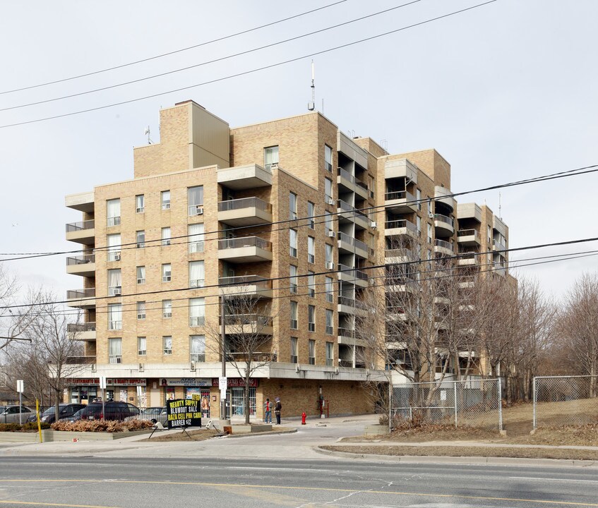 Roding Park Place in Toronto, ON - Building Photo
