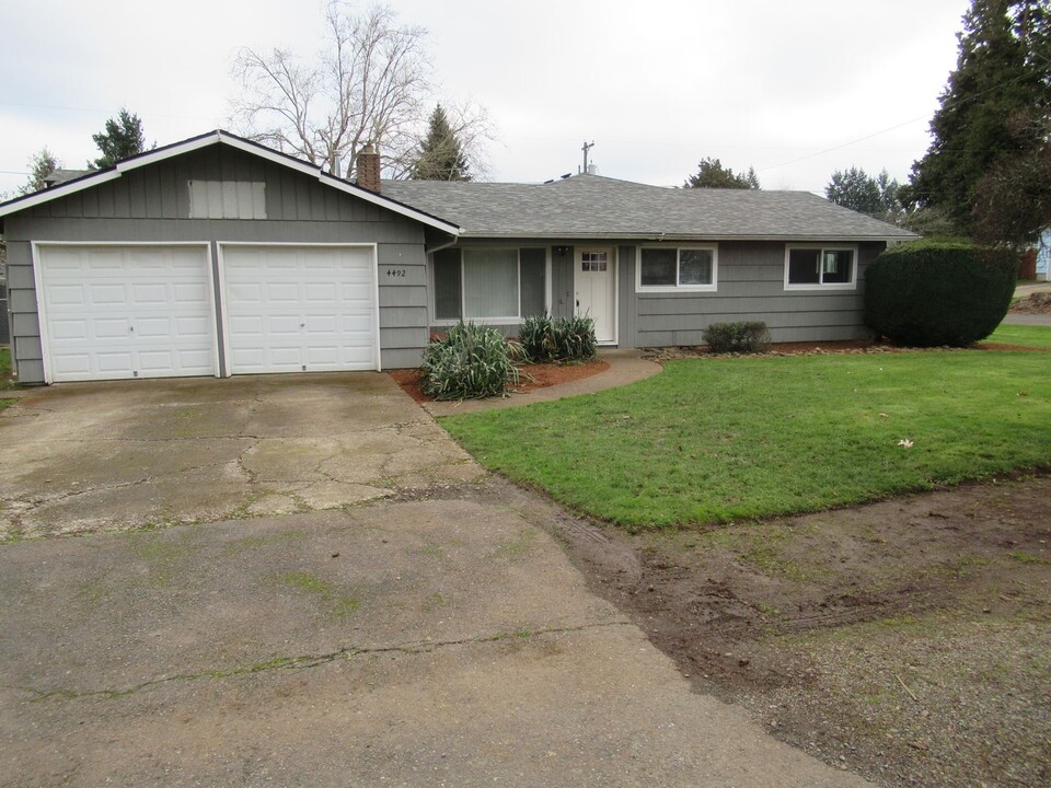 4492 Coloma Dr SE in Salem, OR - Building Photo