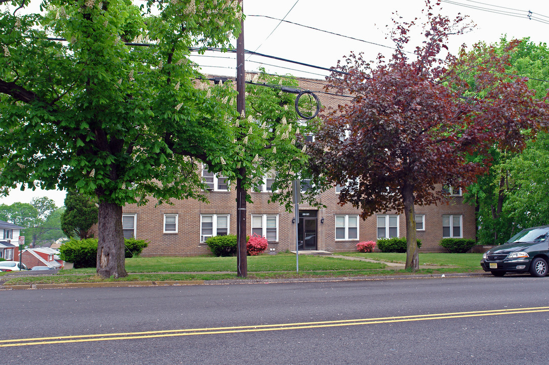 519-521 Ridge Rd in Lyndhurst, NJ - Building Photo