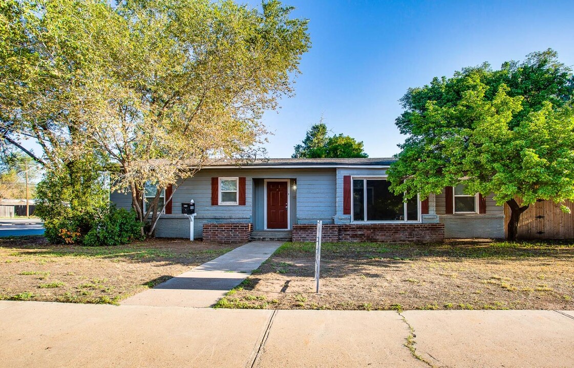 3320 28th St in Lubbock, TX - Building Photo