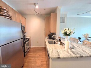 11770 Sunrise Valley Dr in Reston, VA - Building Photo - Building Photo