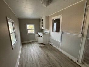 14 E 6th Ave in Hutchinson, KS - Foto de edificio - Building Photo