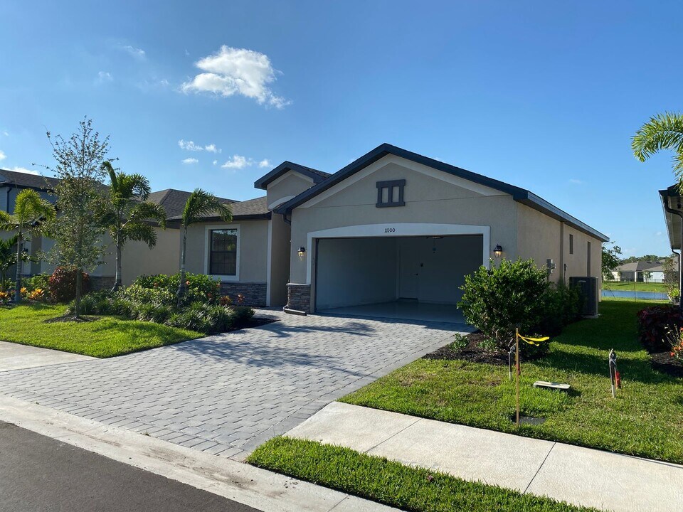 11100 Balfour St in Venice, FL - Foto de edificio
