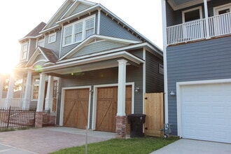 1221 W 23rd St in Houston, TX - Foto de edificio - Building Photo