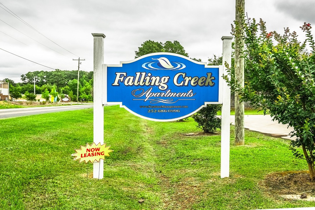 Falling Creek Villas in Kinston, NC - Foto de edificio