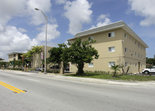 Bel House Apartments in North Miami, FL - Building Photo - Building Photo