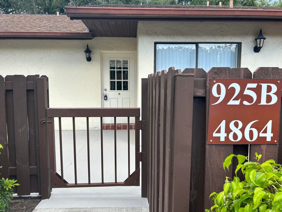 4864 Sable Pine Cir in West Palm Beach, FL - Building Photo