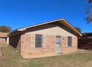 803 Oakwood St in Whitehouse, TX - Building Photo - Building Photo