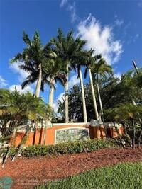 3854 Lyons Rd in Coconut Creek, FL - Foto de edificio - Building Photo