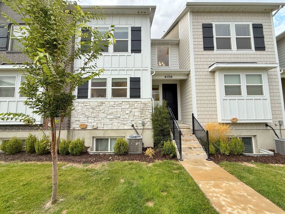 4156 W Hardman Way in Lehi, UT - Foto de edificio