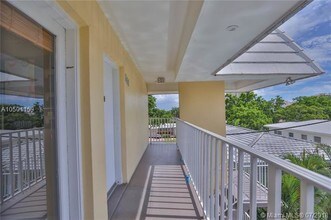 427 Santander Ave-Unit -405 in Coral Gables, FL - Building Photo - Building Photo