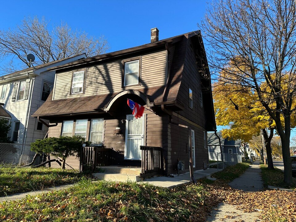 3853 N 3rd St in Milwaukee, WI - Building Photo