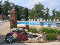 Pool - Hunt Club Apartamentos in Akron, Ohio