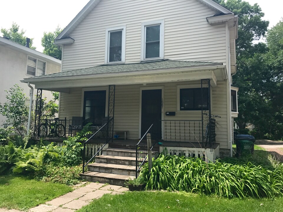 1087 15th Ave SE in Minneapolis, MN - Building Photo