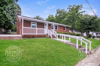 402 E Stronach Ave in Zebulon, NC - Building Photo - Building Photo