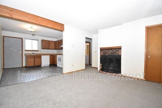 8 Hoffman Dr in Bozeman, MT - Building Photo - Building Photo