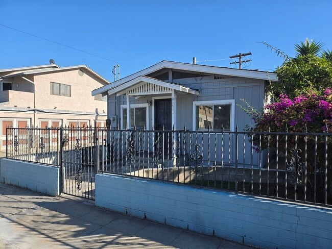 property at 3221 Lincoln Ave