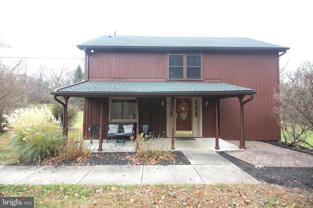 48 Poor Farm Rd in Pennington, NJ - Building Photo