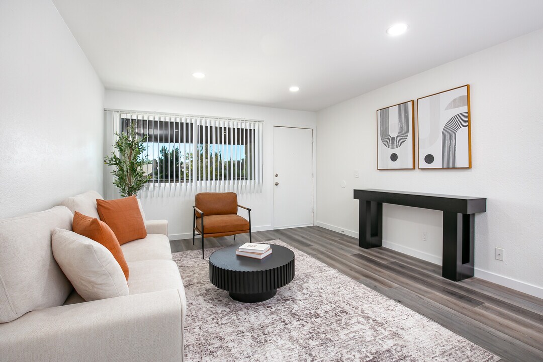 Premier of West Lancaster in Lancaster, CA - Foto de edificio