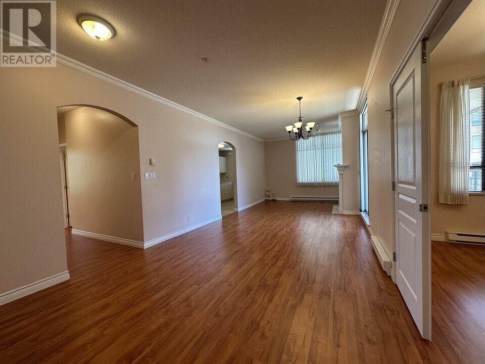 588-588 W 45th Ave in Vancouver, BC - Building Photo