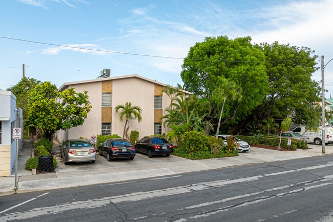 Townsite Apartments & Seventeen Condominiums in Lake Worth, FL - Foto de edificio - Building Photo