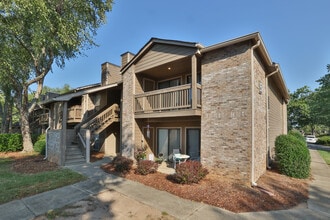 Haywood Pointe Apartments in Greenville, SC - Foto de edificio - Building Photo
