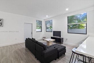 1544 NW 59th St in Miami, FL - Building Photo - Building Photo