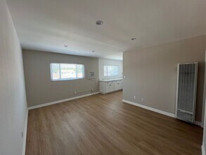 327 S Ave 57 in Los Angeles, CA - Building Photo - Building Photo