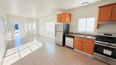 381 S 37th St in Richmond, CA - Building Photo - Building Photo