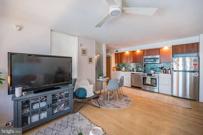 property at 152 W Laurel St